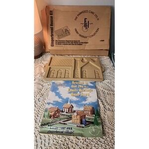 VINTAGE 1997 PAMPERED CHEF STONEWEAR GINGERBREAD HOUSE KIT